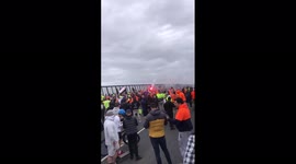 Australia: Protesters Against Construction Industry 2-Week Shutdown Block West Gate Bridge In Melbourne 3