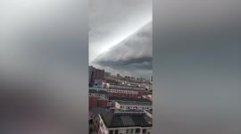 Imposing wall cloud hangs over Inner Mongolia