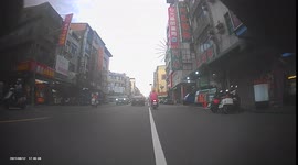 Impatient moped rider tries to cut traffic and almost causes head-on collision (Dashcam Video)