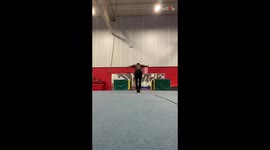 'Gymnast's SICK calisthenics combo will make your jaw drop'