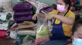 Street Food: Chef makes cotton candy burrito skin at food stall in Bangkok