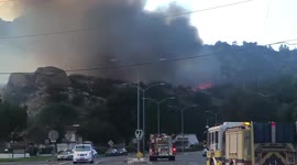 US: Brush Fire Erupts In Chatsworth, Los Angeles 2