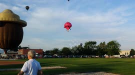 Hot air balloon crash at festival in Utah, US