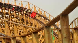 Largest wooden roller coaster in Eastern China opens to thrill-seekers