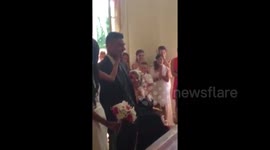 Groom imitates footballer Ronaldo when saying vows