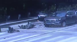Motorcyclist wiped out by car door in China