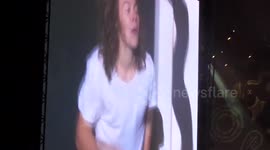 One Direction's Harry Styles Falls On Stage