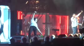 One Direction's Harry Styles falls on stage