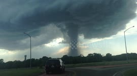 Huge tornado over Kansas