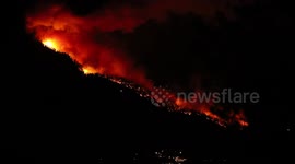 Nighttime footage of huge wildfire in Kelowna, BC