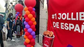 Philippine Jollibee giant open a shop in Madrid Spain