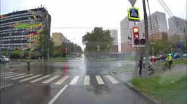 A courier on a bicycle crashed into a stroller and injured a child