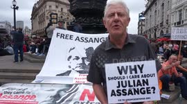Protesters against WikiLeaks founder Julian Assange`s extradition to the USA