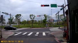 BRUTAL ACCIDENT: Two Moped Riders Crash Into Each Other At Intersection