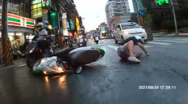 ACCIDENT: Moped Rider Crashes On A Slippery Road In Taiwan (Dashcam Video)