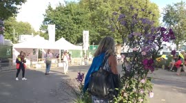 Struggling home with bargains from the end of the Chelsea Flower Show