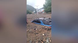 Vehicles get buried in mudslide caused by heavy rain in central China