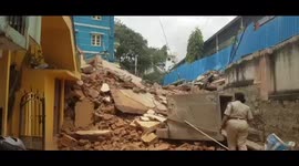 40 people narrowly escape collapsing building in southern India