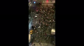 Hundreds of New Yorkers protest vaccine mandate in Manhattan