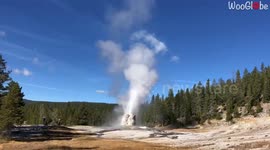 'Timelapse of a jaw-dropping 20-minute+ Geyser eruption at Yellowstone National Park'