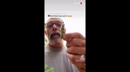 Texas man hand-feeds giant banana spider with dead grasshopper