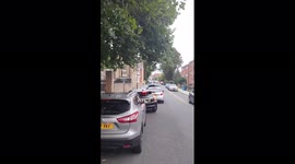 UK: Long Queues Persist Outside Fuel Stations Amid Continuing Fuel Crisis 4
