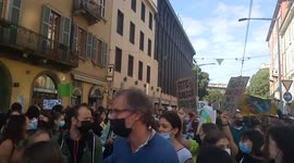 Hundreds of youth activists protest climate inaction ahead of Milan summit