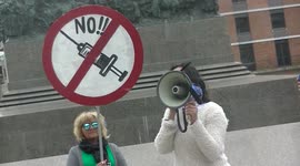 Anti-vaccines demonstrated in front of the building of the Presidency of Uruguay.