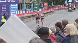 'Anti-vaccine passport' protesters target London Marathon  by Tower Bridge