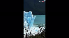 Tourist captures moment huge chunk of ice crumbles and breaks off glacier in Argentina