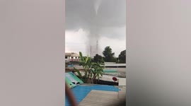 Terrified locals watch tornado damaging homes in Bangkok, Thailand (4)