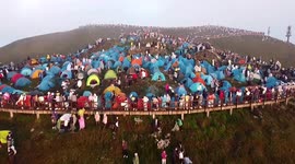 Woman fails to find her tent among hundreds of tourists camping on Chinese mountain during national holiday