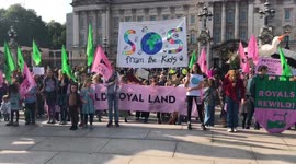 Rewild The Royals Petition with Chris Packham outside Buckingham Palace