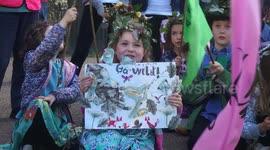 'Go wild' kids urge the Queen at Rewild Royal Land march with Chris Packham at Buckingham Palace