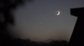 BEAUTIFUL CRESCENT MOON WITH EARTHSHINE NEAR BRIGHT VENUS AT NIGHTFALL
