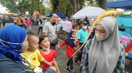 Wildlife enthusiasts hold reptile fair to teach locals not to fear exotic creatures