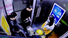 Residents run out of elevator as rechargeable battery spits out sparks in China