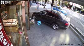 Driverless car narrowly misses woman and kitten standing outside jewellery store in China