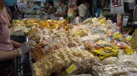 STREET FOOD: Vendors sell meatless dishes at Vegetarian Festival in Bangkok Chinatown