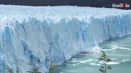 Huge chunks of ice break off Argentina's Perito Moreno Glacier