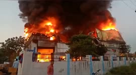 Huge fire rips through industrial building in northern India