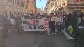 Italy: Students Protest Against COVID-19 Vaccine Mandate Begins