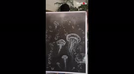Pencil artist creates SUPER-REALISTIC jellyfish drawing
