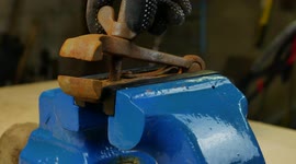 YouTuber clamps down on rust as they restore old hand vice
