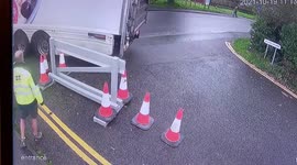 Tesco HGV destroys sign, worker wtf