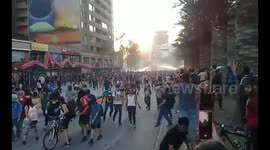 Chile: Police Use Water Cannons Against Social Outbreak Demonstrators