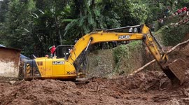 Crews try to repair damage in Kerala from deadly flooding