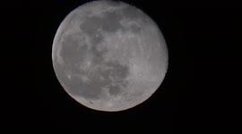 Stunning full Hunter's moon rises over east London