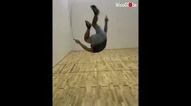 Skipping rope pro perforns insane tricks while working out