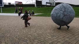 Cosplayers recreate famous boulder scene from 'Raiders of the Lost Ark' at London's MCM Comic Con